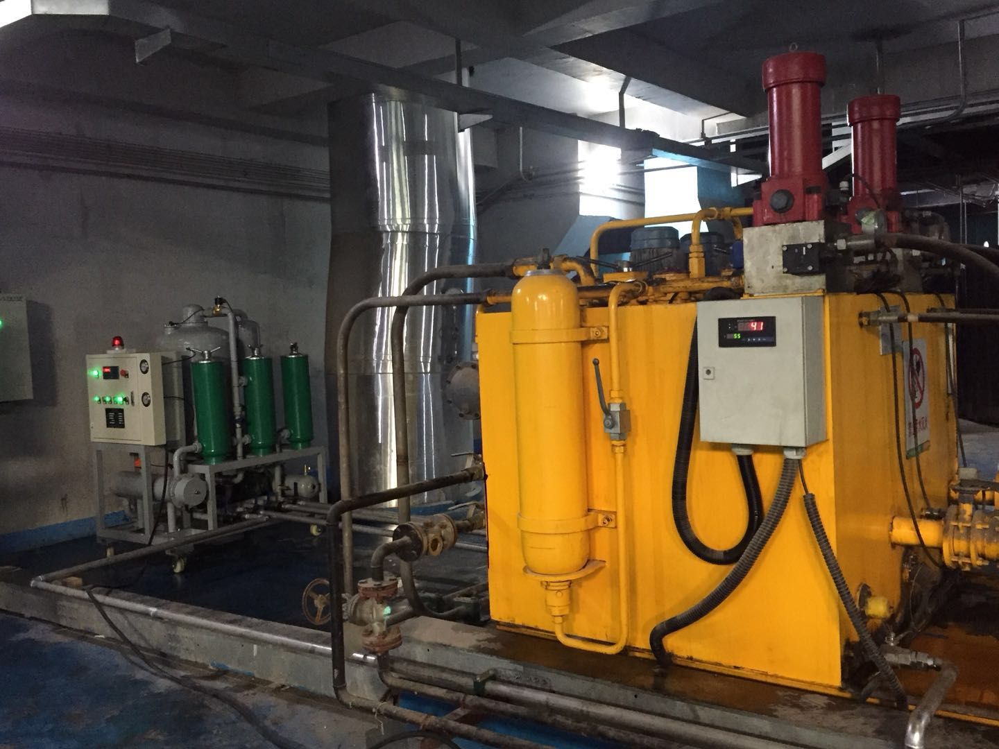 瀘州垃圾發(fā)電廠濾油機(jī)現(xiàn)場(chǎng).jpg